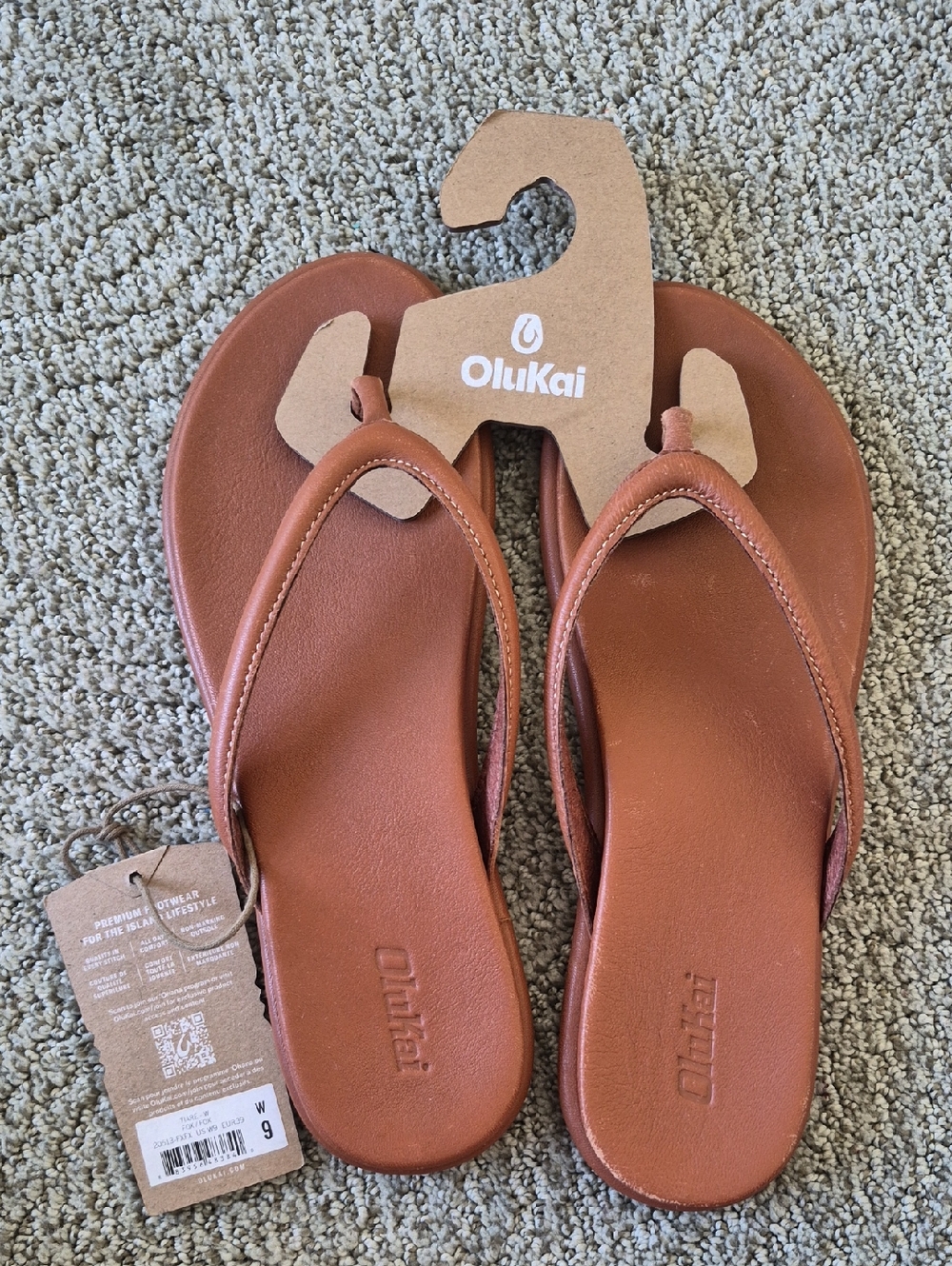 OluKai Women's Chestnut Leather Thong Sandals